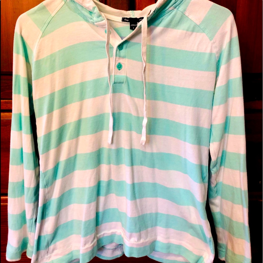 Green and white gap long sleeve